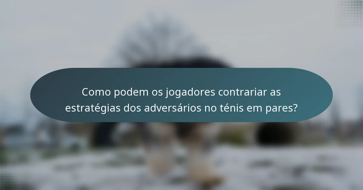 Como podem os jogadores contrariar as estratégias dos adversários no ténis em pares?