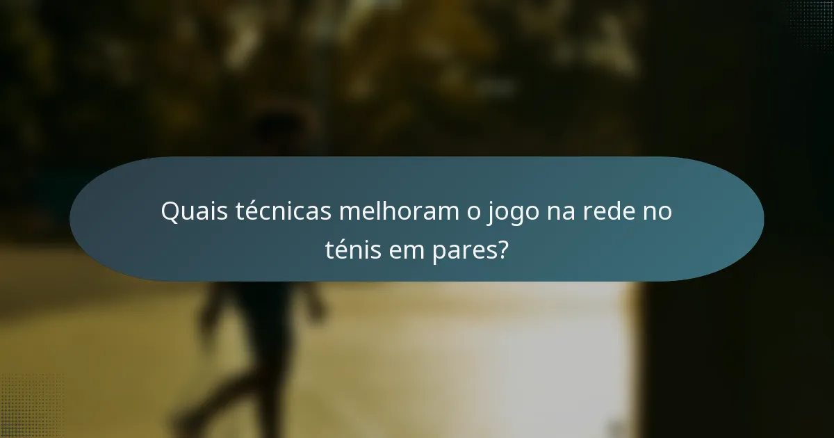 Quais técnicas melhoram o jogo na rede no ténis em pares?